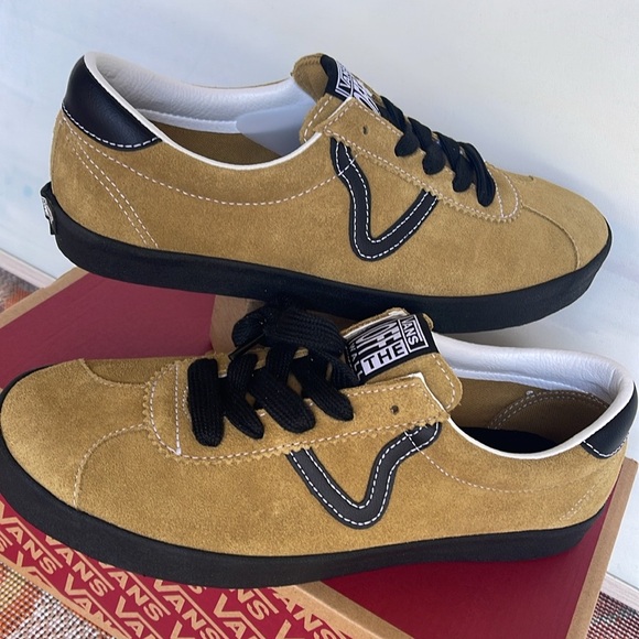 Vans Men’s Sport Low Suede Antelope
VN000CQR5QJ
Sneakers - Picture 8 of 16